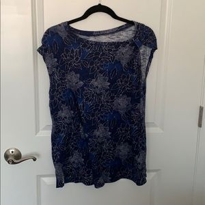 Beautiful blue floral print maternity shirt